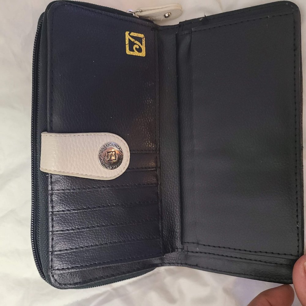 Stone Mountain Black leather wallet